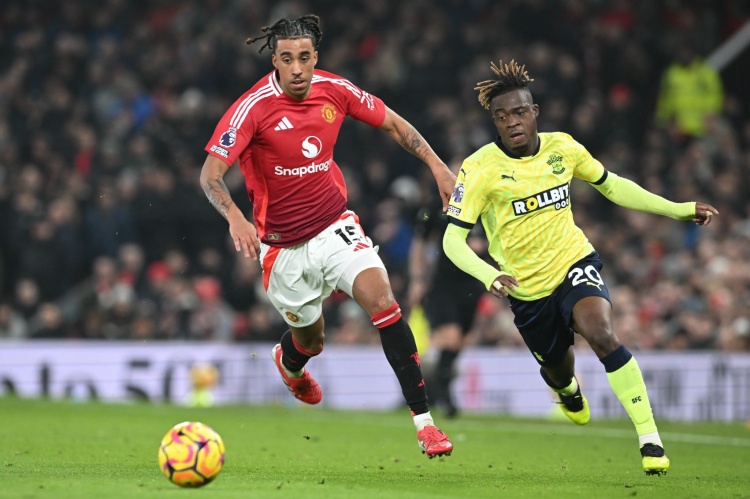 开云体育官网在线注册-费迪南德：约罗的上限很高，他会成为顶级中卫的