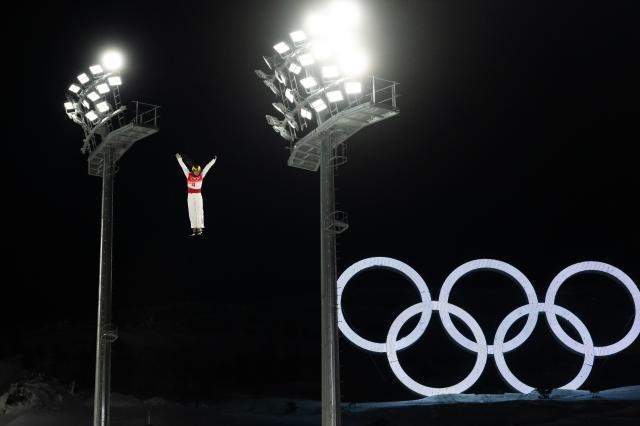 开云体育在线-冬奥16日前瞻：国手握两冲牌点 欧美高手各有擅场