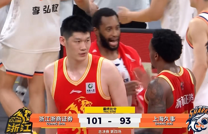 离谱!某记者挖坑提问禁忌问题,卢伟识破陷阱愤怒离场送上眼神杀|上海男篮|王哲林|张镇麟|球队|裁判_新浪体育_新浪新闻